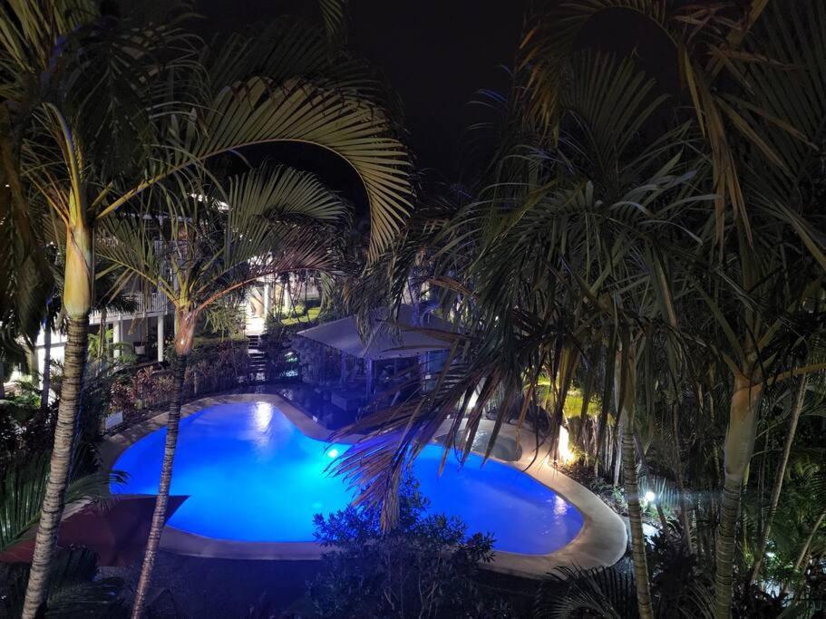 Luxury Top Floor Sunset Villa Noosaville Exterior photo